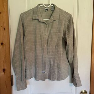 The North Face Womens button up top size M
Green/cream color shirt